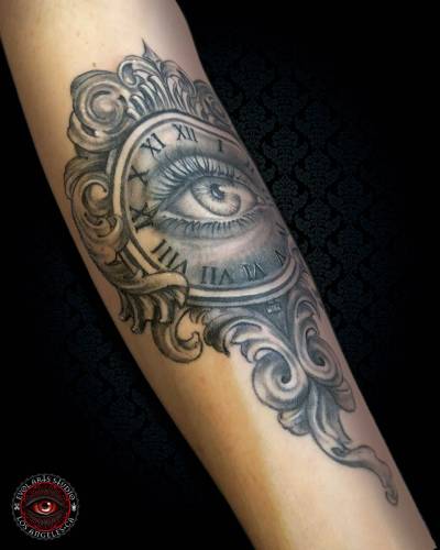 Edwin_Marin_007_Moon_Eye_Filigree_Clock